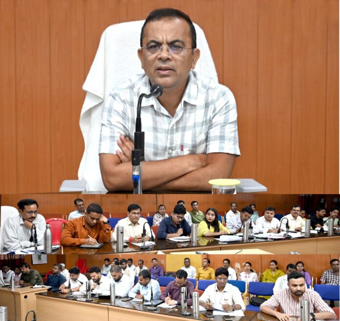 कलेक्टर की समीक्षा बैठक कलेक्टर की समीक्षा बैठक
