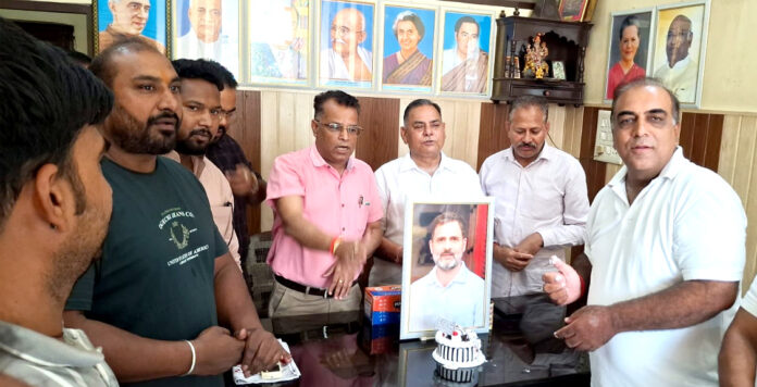 कांग्रेसी नेता का जन्मदिन समारोह कांग्रेसी नेता का जन्मदिन समारोह