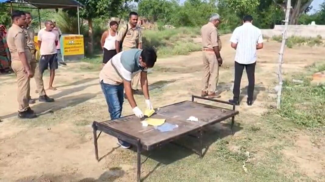 फारेंसिक टीम जांच