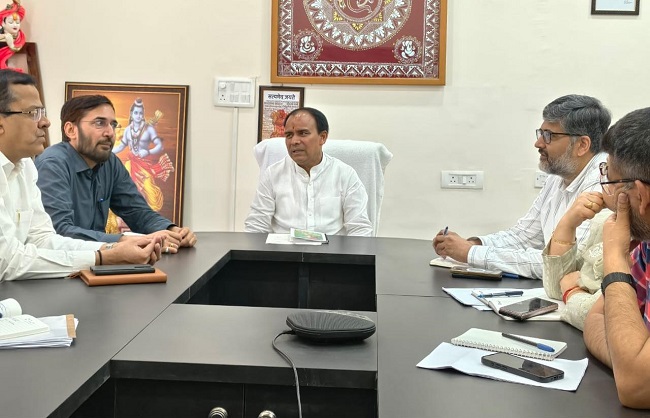 सहकारिता मंत्री धन सिंह रावत की बैठक