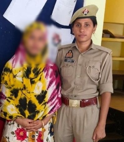 दिल्ली पुलिस की बड़ी कार्रवाई: 2 किलो चरस के साथ महिला गिरफ्तार दिल्ली पुलिस ने 2 किलो चरस के साथ महिला गिरफ्तार की