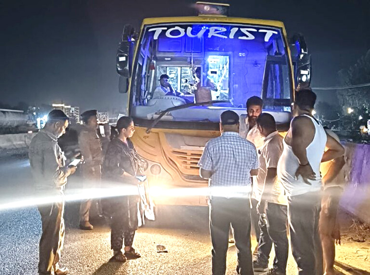 हरिद्वार में लक्जरी बसों पर बड़ी कार्रवाई! 45 बसों के चालान, 6 वाहन सीज हरिद्वार में लक्जरी बसों पर बड़ी कार्रवाई! 45 बसों के चालान, 6 वाहन सीज