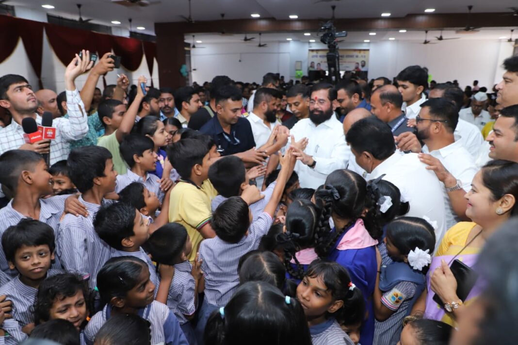 टीएमसी विद्यालय में नए शैक्षणिक सत्र की शुरुआत, डीसीएम शिन्दे ने विद्यार्थियों को संबोधित किया टीएमसी विद्यालय में नए शैक्षणिक सत्र की शुरुआत, डीसीएम शिन्दे ने विद्यार्थियों को संबोधित किया