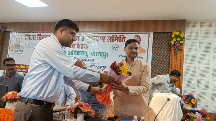 दिशा बैठक में विकास योजनाओं की समीक्षा