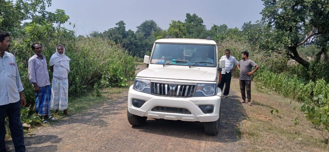 पुलिस ने घटनास्थल पर पहुंचकर जांच शुरू की पुलिस घटनास्थल पर जांच करती है