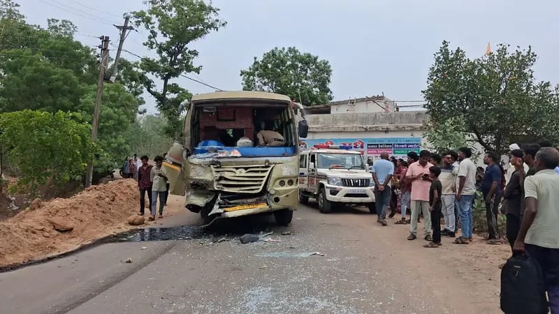 कोरबा में ट्रक और बस की जानलेवा टक्कर, चालक फंसा; एक दर्जन से अधिक यात्री घायल कोरबा में ट्रक और बस की टक्कर