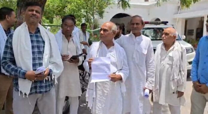 किसान ज्ञापन सौंपने का अभियान किसान ज्ञापन सौंपने का अभियान