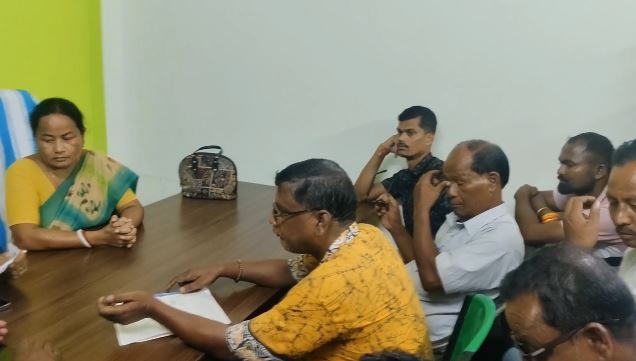भाजपा कार्यकर्ता पंचायत प्रधान से मिलते हैं, ग्रामीण विकास पर चर्चा भाजपा कार्यकर्ता पंचायत प्रधान से मिलते हैं