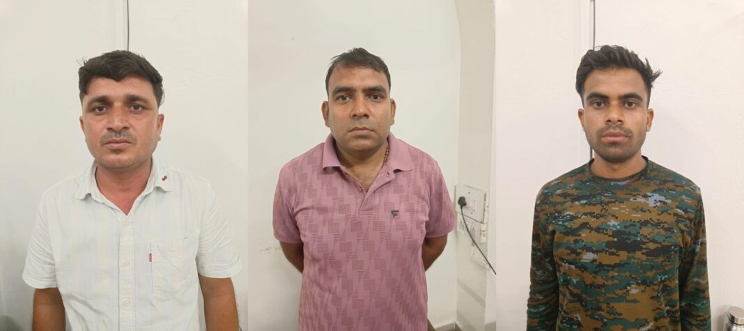 वन विभाग के तीन फॉरेस्ट गार्ड 10 हजार रुपये की रिश्वत लेते हुए गिरफ्तार