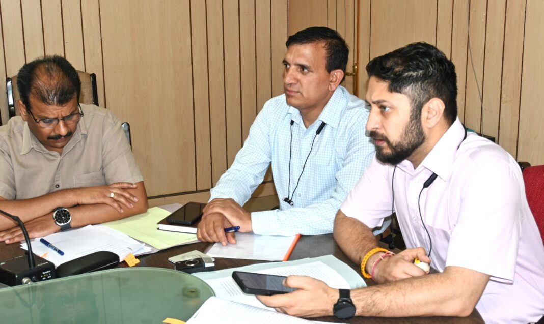 रैगिंग करने वालों की अब खैर नहीं! उपायुक्त ने शैक्षणिक संस्थानों को दिए सख्त निर्देश रैगिंग करने वालों की अब खैर नहीं! उपायुक्त ने शैक्षणिक संस्थानों को दिए सख्त निर्देश