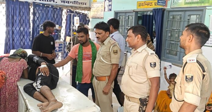 घायल व्यक्ति का अस्पताल में इलाज जारी घायल व्यक्ति का अस्पताल में इलाज जारी