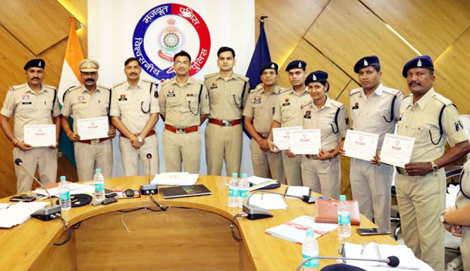 कांकेर एसपी ने ली पुलिस अधिकारियों की समीक्षा बैठक