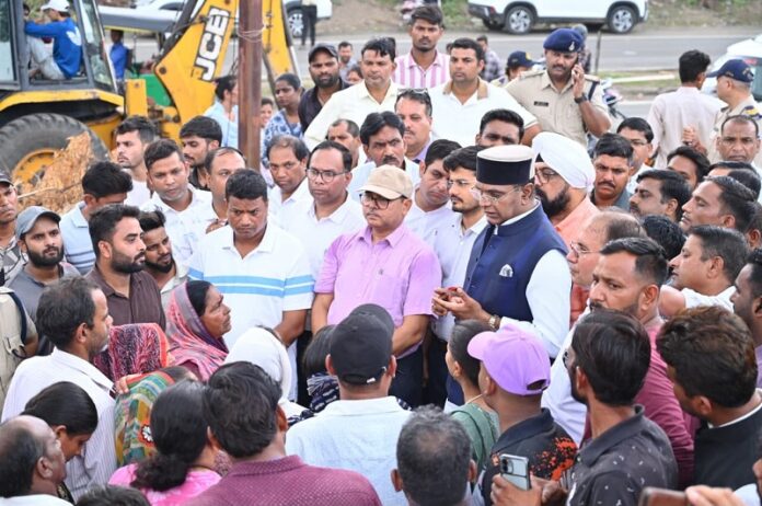 मंत्री विश्वास सारंग अतिक्रमण हटाने की कार्रवाई का निरीक्षण