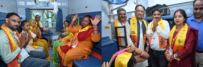 मुख्यमंत्री श्रद्धालुओं से मिलते हुए