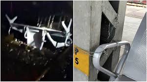 तेज आंधी का कहर: स्टील की कुर्सी रेलवे ट्रैक पर गिरी, यातायात बाधित तेज आंधी का कहर: स्टील की कुर्सी रेलवे ट्रैक पर गिरी, यातायात बाधित