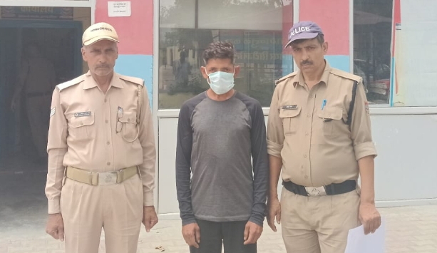 पुलिस ने आरोपी को किया गिरफ्तार पुलिस ने आरोपी को किया गिरफ्तार
