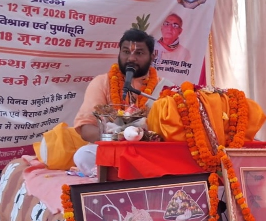 बरबसा गहरवार गांव में भक्तजनों को श्रीमद्भागवत कथा का रसपान कराते अनिल महराज बरबसा गहरवार गांव में भक्तजनों को श्रीमद्भागवत कथा का रसपान कराते अनिल महराज