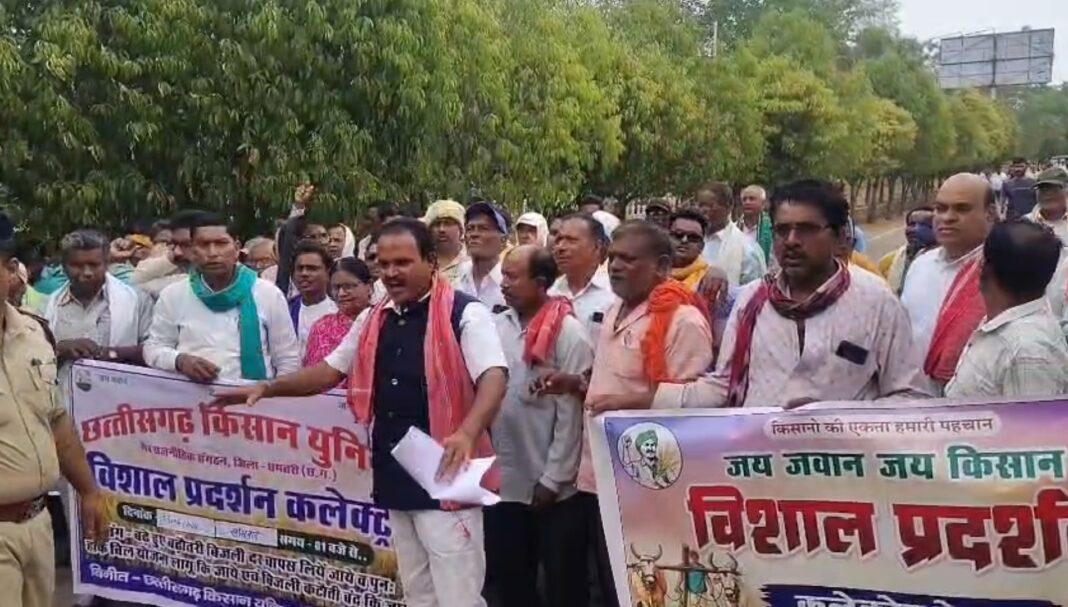 कलेक्ट्रेट में प्रदर्शन: एक नए युग की शुरुआत कलेक्ट्रेट में विरोध प्रदर्शन