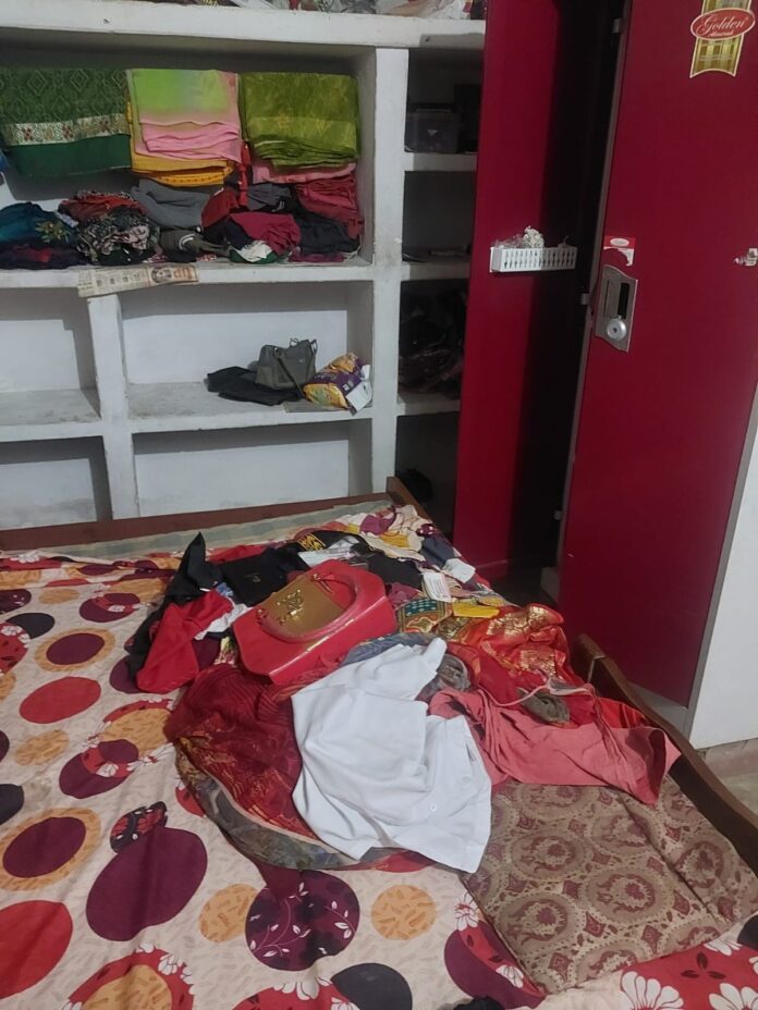 प्रयागराज के नवाबगंज थाना क्षेत्र में हुई चोरी से संबंधित फोटो