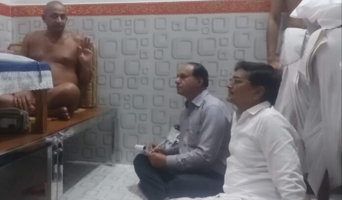 आदित्य सागर महाराज से साक्षात्कार फोटो
