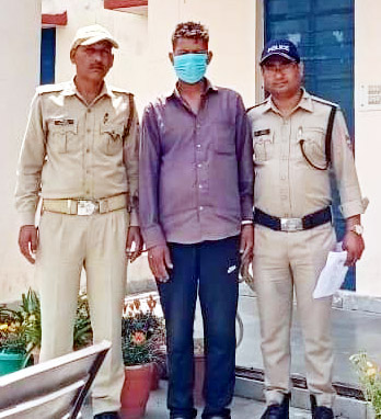 पुलिस की गिरफ्त में आरोपित, मामले की जांच जारी है पुलिस गिरफ्तारी मामला जांच