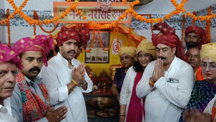 पिपलू मेला शुभारंभ करते विक्रमादित्य सिंह