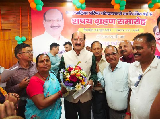 नवनिर्वाचित बोर्ड के साथ मंत्री सुबोध उनियाल का कार्यभार संभालना नवनिर्वाचित मंत्री सुबोध उनियाल का कार्यभार संभालना