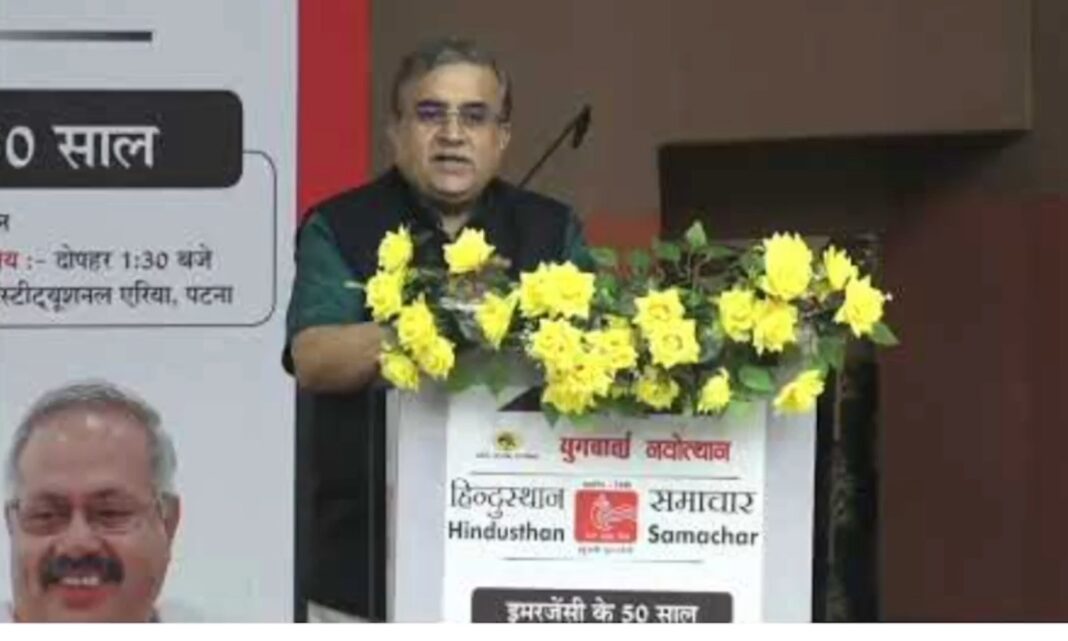 अरविंद मर्डीकर सभा को संबोधित करते हुए