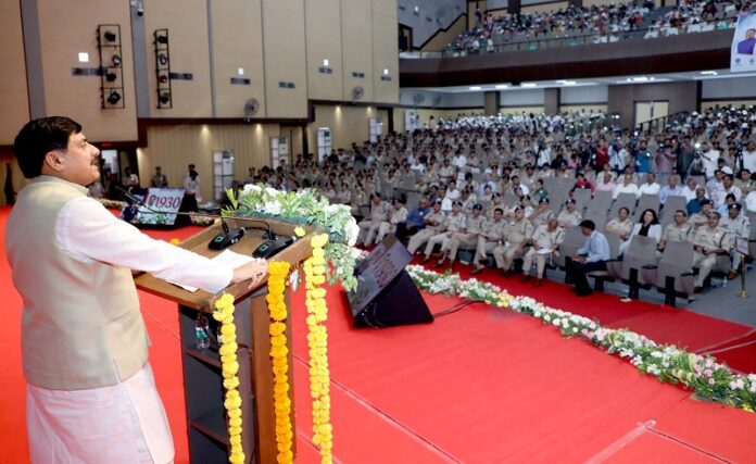 मुख्यमंत्री सेफ क्लिक 2.0 के उद्घाटन समारोह में मुख्यमंत्री सेफ क्लिक 2.0 के उद्घाटन समारोह में