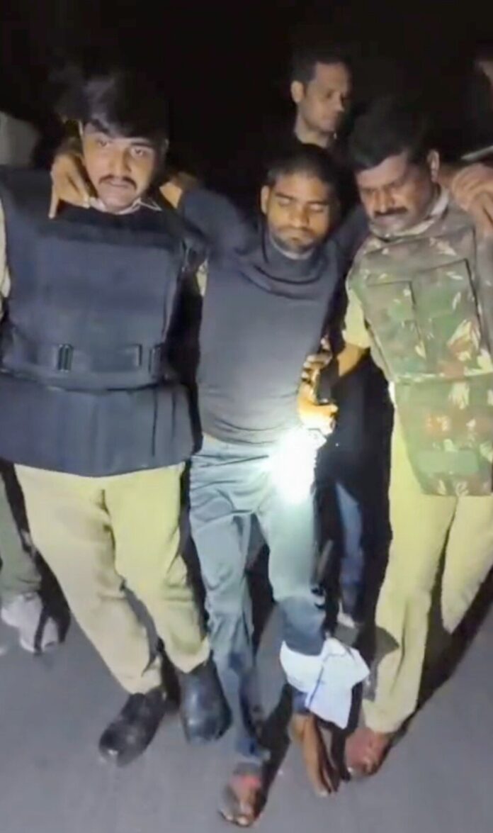 पुलिस मुठभेड़ में घायल बदमाश पुलिस मुठभेड़ में घायल बदमाश