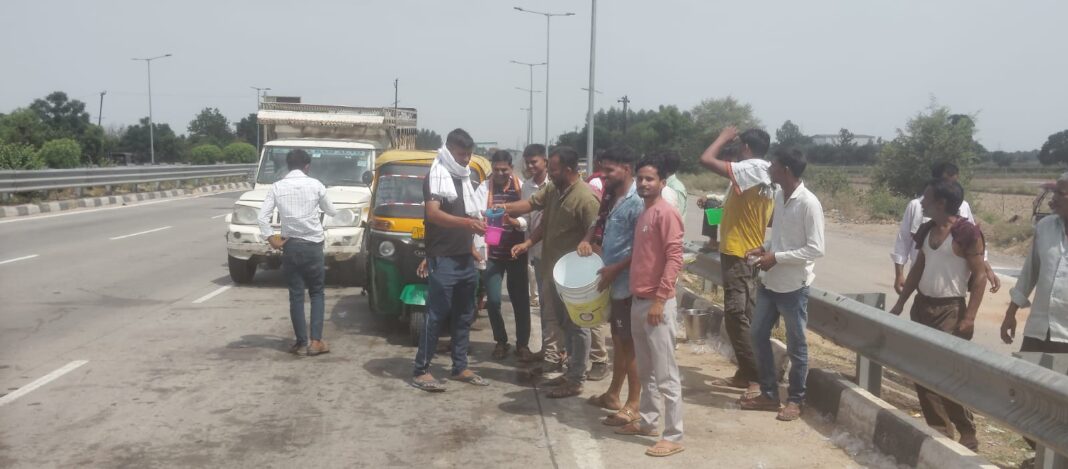 निर्जला एकादशी पर शर्बत वितरण