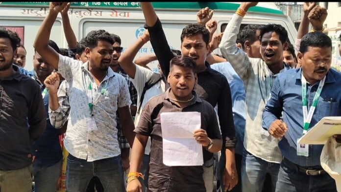विरोध प्रदर्शन करते एंबुलेंस चालकों का वीडियो