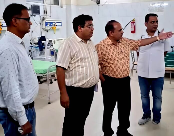 अपर निदेशक धौलपुर में चिकित्सा सेवाओं का जायजा