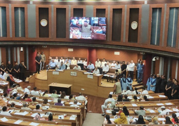 दिल्ली नगर निगम में नेता प्रतिपक्ष की मांग