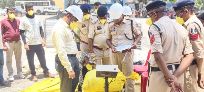 गांजा नष्टीकरण पुलिस कार्रवाई