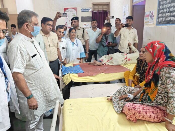 अलवर में चिकित्सा मंत्री का मरीजों से संवाद