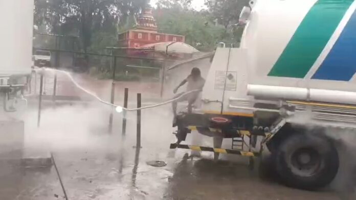 चालक ने गैस रिसाव रोकने में कामयाब