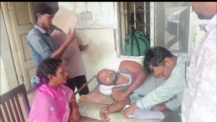 इलाजरत कर्मी और उनके परिजन