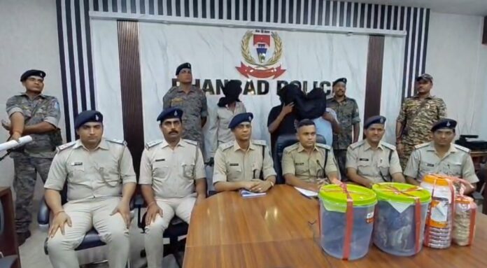 प्रेस कॉन्फ्रेंस के दृश्य और महत्व की तस्वीर