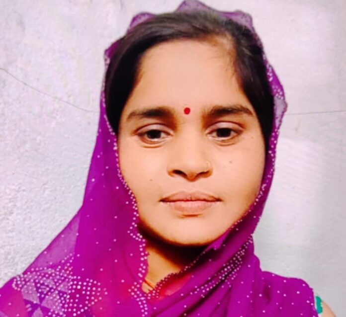 मृतका की फ़ाइल फोटो विवाद