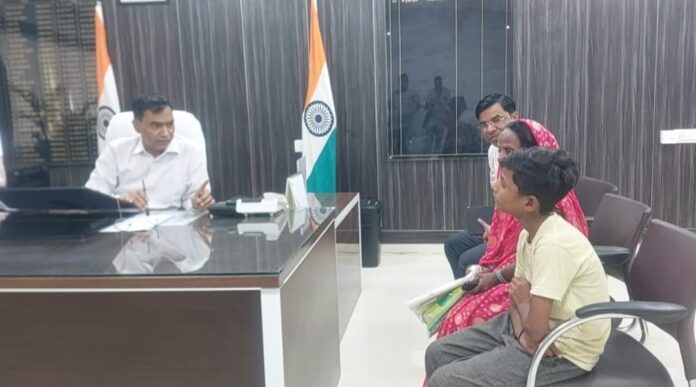 जिला अधिकारी की फ़ोटो न्यूज़
