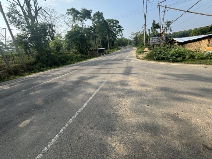 असम नवनिर्मित सड़क का उद्घाटन