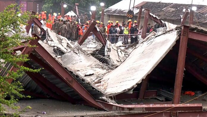 माझेरहाट ट्रेन दुर्घटना की तस्वीर