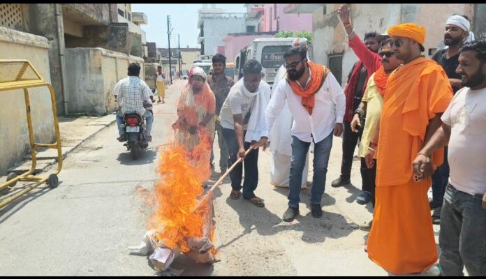 पुतला दहन का महत्व और परंपरा