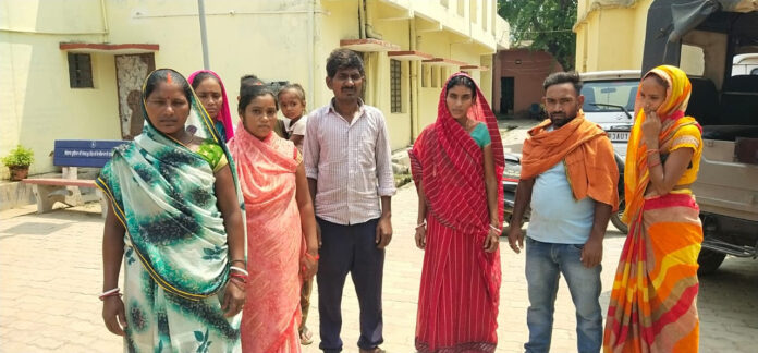 नेहा का पीड़ित परिवार थाने में मामला दर्ज