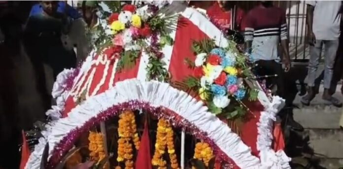 चांचल ताजिया रखा गया राजबाड़ी में