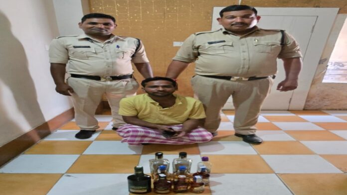 अवैध शराब बिक्री पर पुलिस कार्रवाई