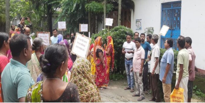 उपप्रधान के घर के सामने विरोध प्रदर्शन