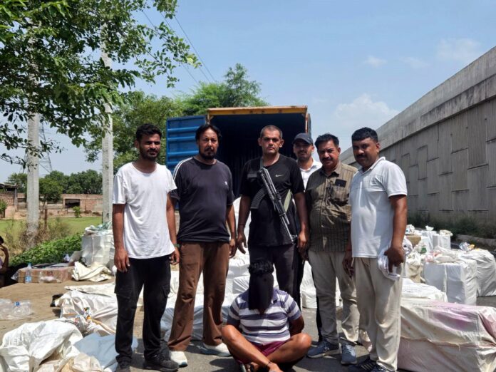 फतेहाबाद में शराब के साथ पकड़ा गया युवक
