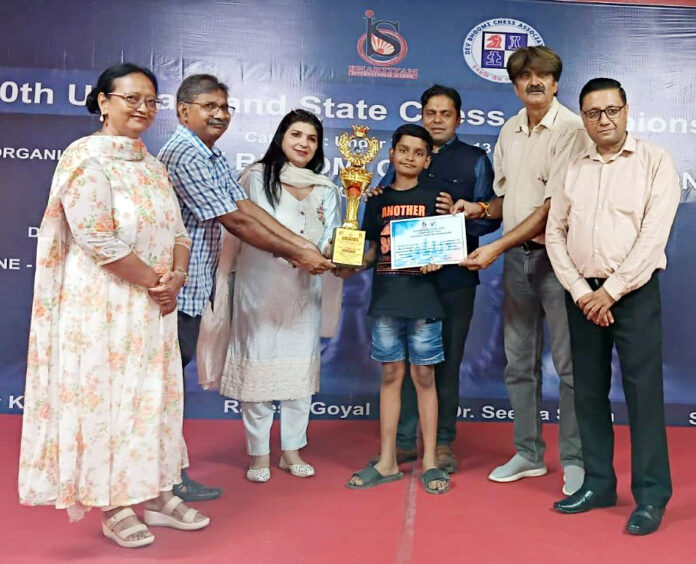 सक्षम दर्शन पुरस्कृत करते आयोजक